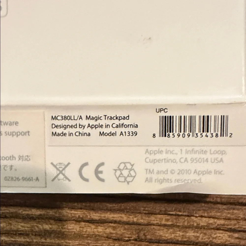 Apple USB SuperDrive - Silver and White - Picture 3 of 8